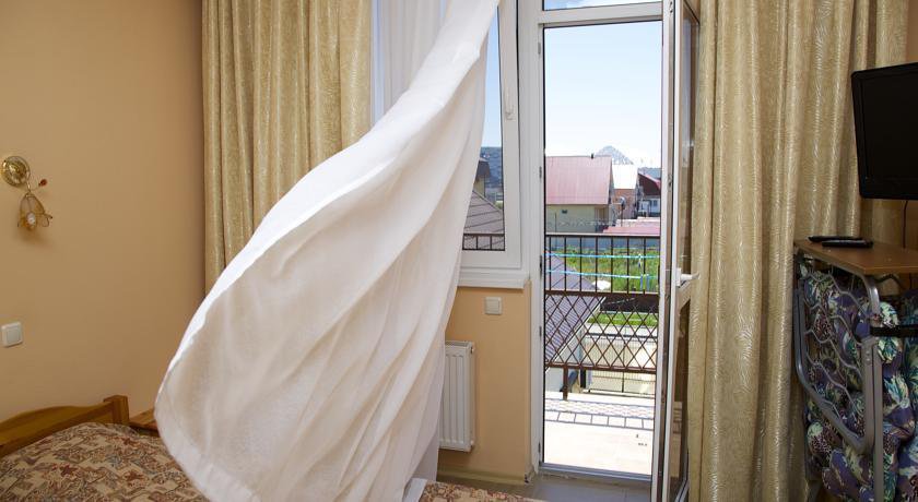 Гостиница на Тростниковой Улице Адлер-18